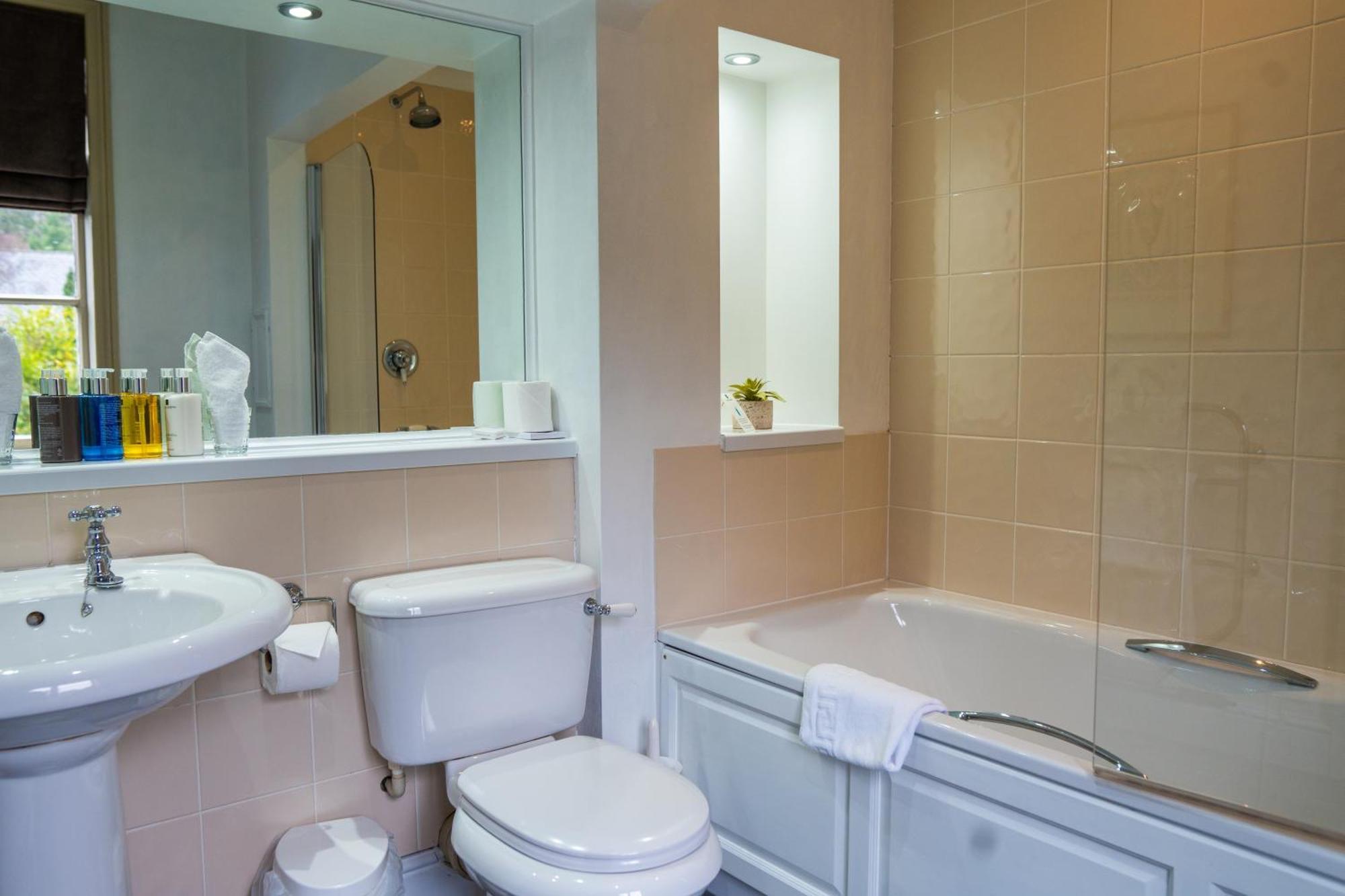 The Lake Country House Hotel & Spa Llangammarch Wells Εξωτερικό φωτογραφία