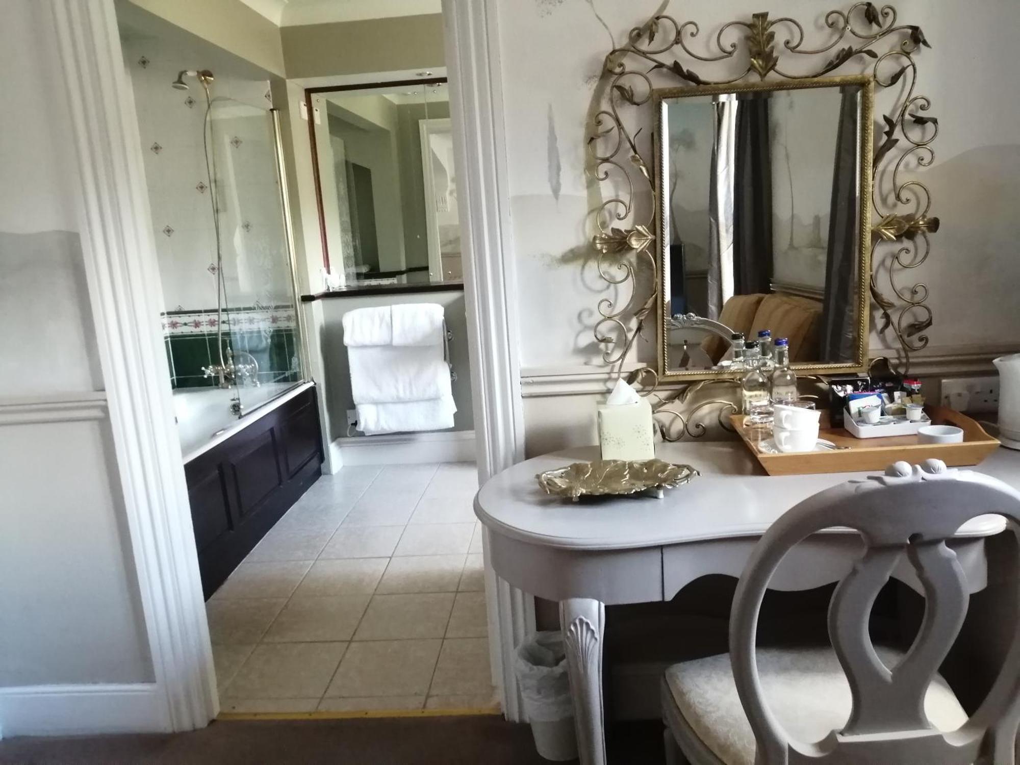 The Lake Country House Hotel & Spa Llangammarch Wells Εξωτερικό φωτογραφία